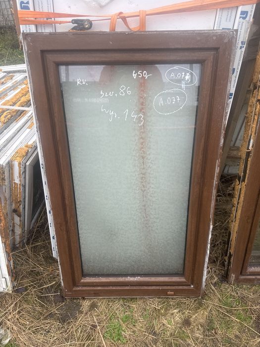 1x okno orzech pcv plastikowe 86x143 rozwiew uchylne (transport, 90)