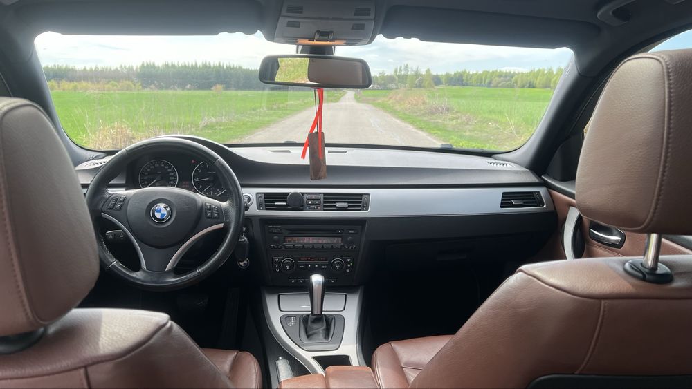 Bmw e91 318i black sapphire