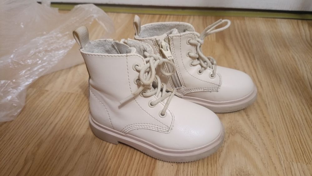 Ботінки , черевики