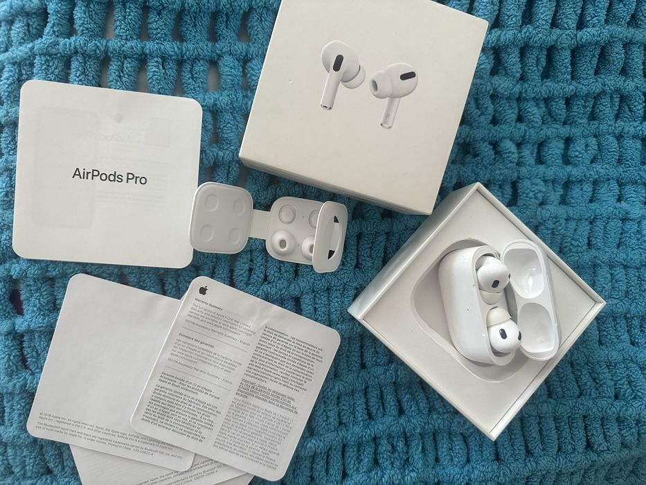 AirPods Pro Wireless Charging Case