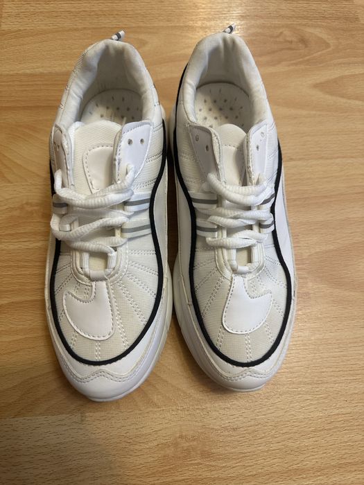 Кросівки для повсякденних прогулянок