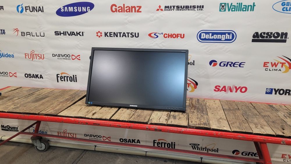 Монитор Samsung LS24 E65