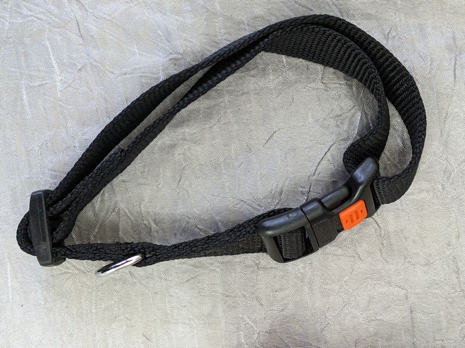 Ошійники та проводки для песиків.