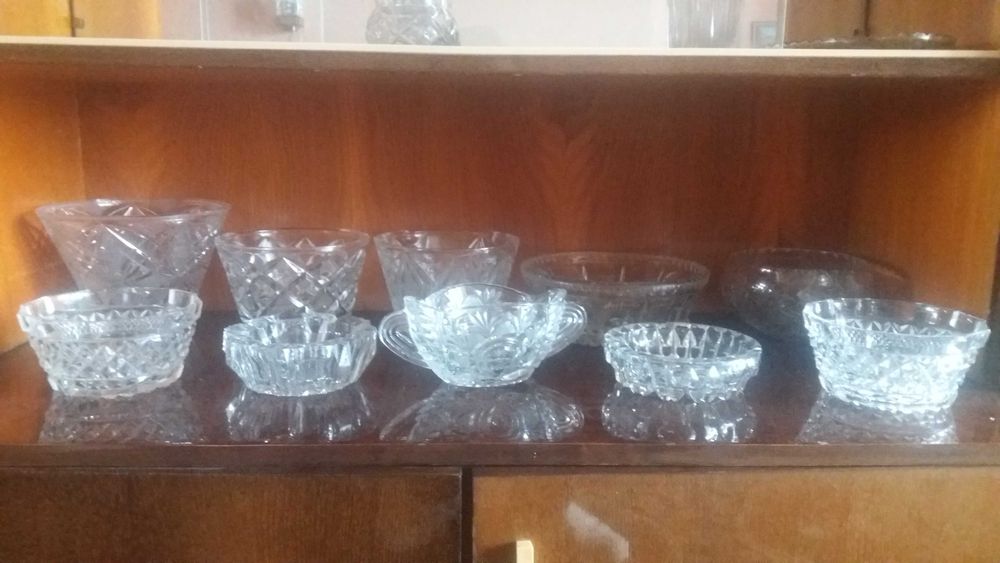 Хрусталь : вазы, пепельницы, рюмки и тд