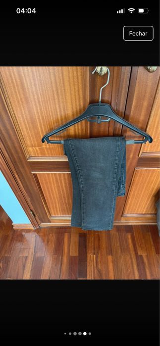 Dois pares de calças da Massimo Dutti, em bom estado.