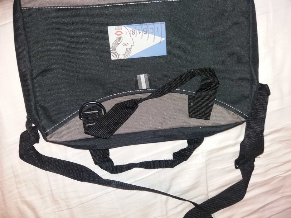 torba na laptopa lub do pracy na śniadanie