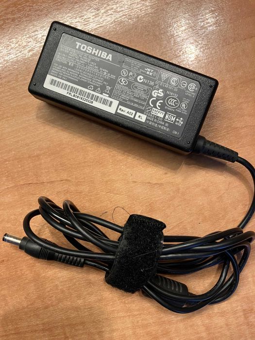 Toshiba oryginalny zasilacz ładowarka PA-1650-02