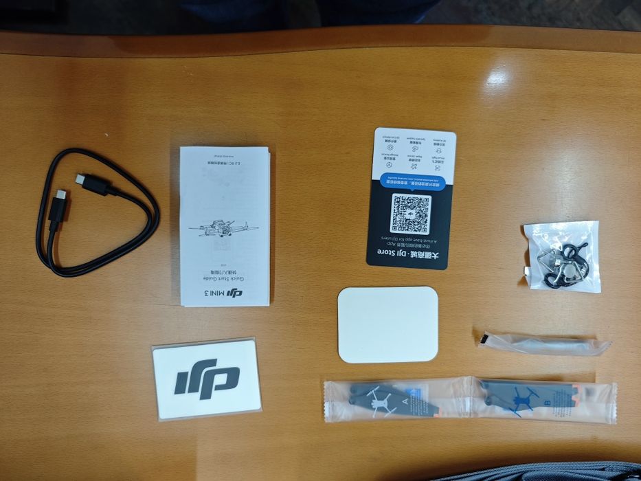 DJI Mini 3 com 3 baterias, RC e Mala de transporte