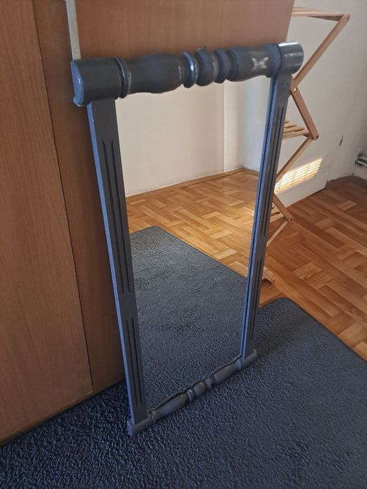 Lustro malowane szare.