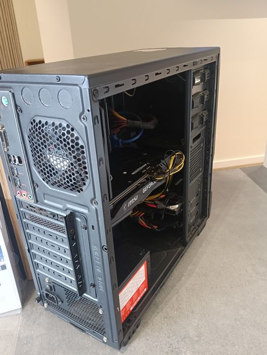 Vendo desktop sem GPU e Ram