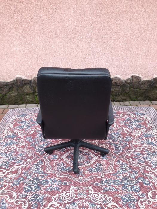 Продам шкіряне крісло