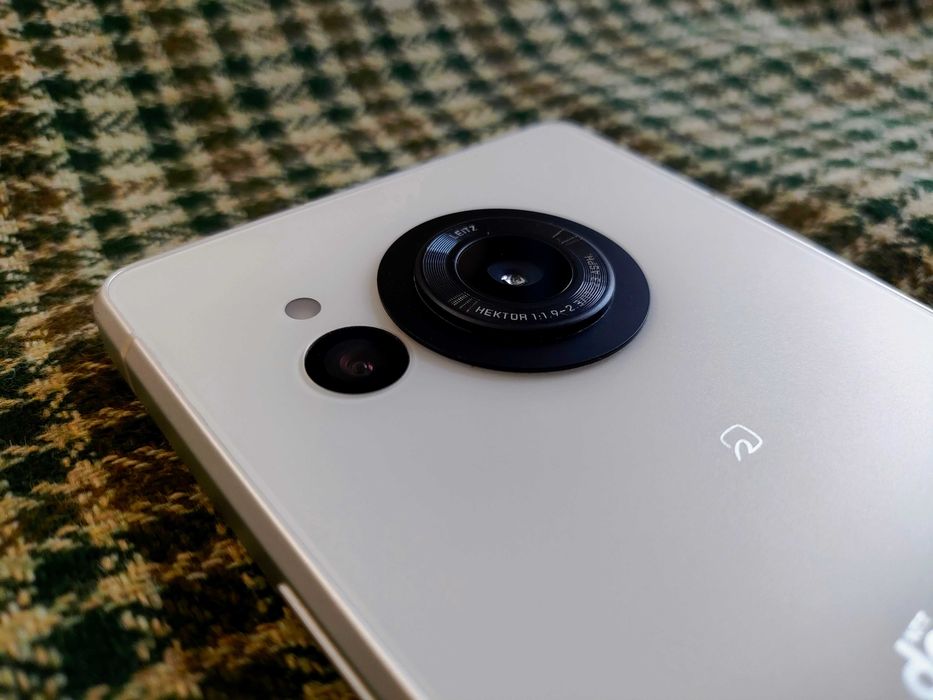 Sharp Aquos R8. Японское качество. MIL-STD-810G и IP68 2sim\256gb\6.4"