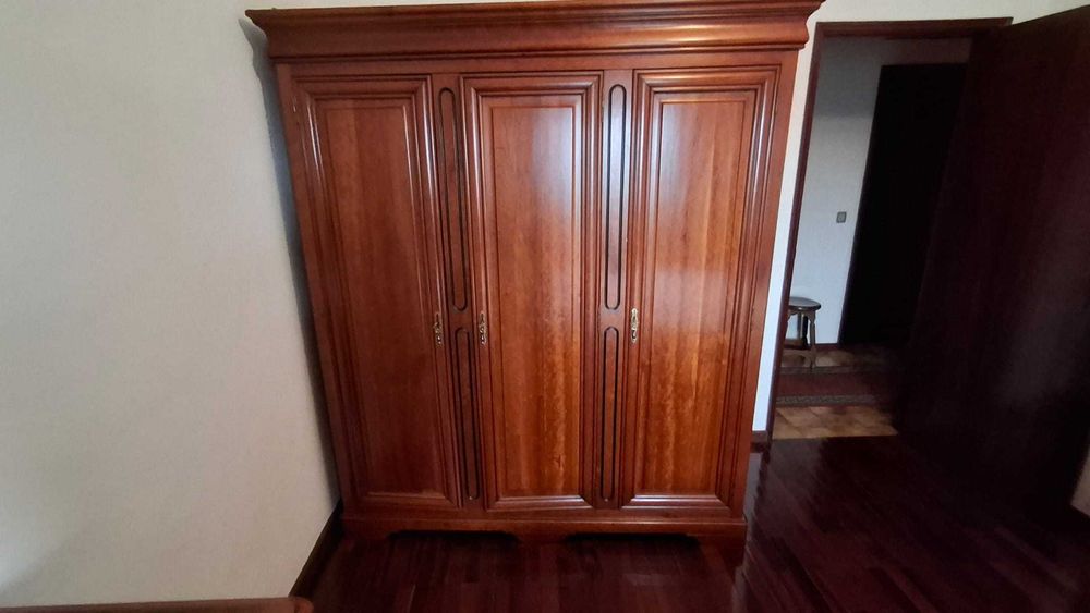 Quarto completo em madeira maciça