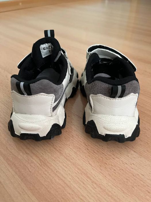 Кроссовки детские