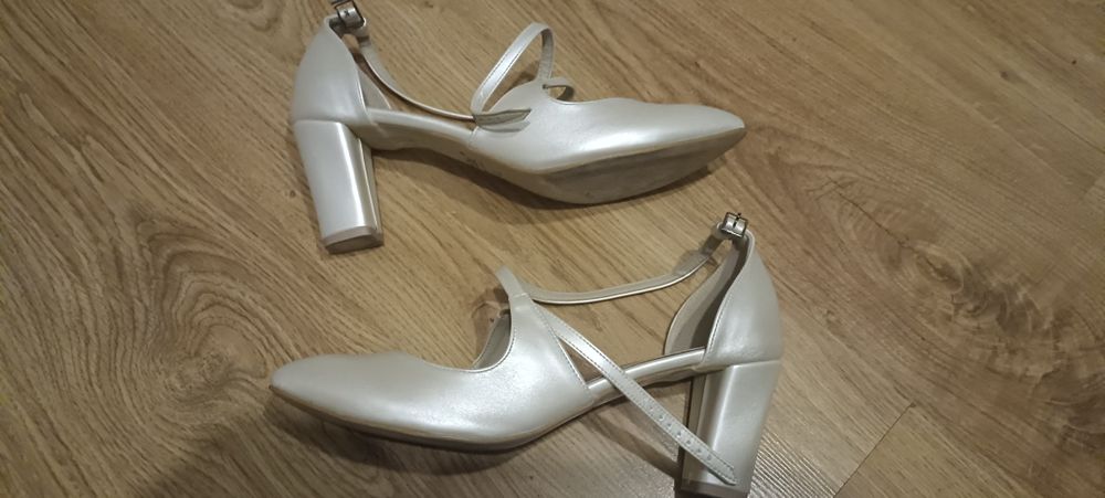 Czółenka ślubne perłowe 41