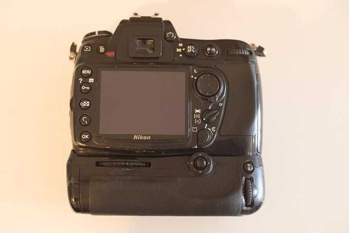 Nikon D300 Máquina fotográfica com ou sem Punho