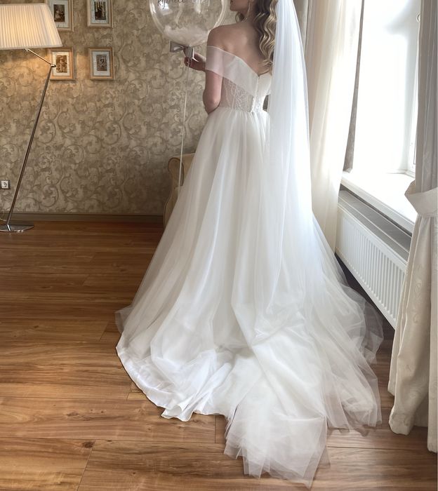 Сукня весільна.