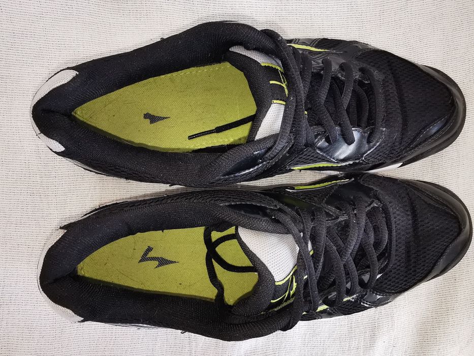 Mizuno Wave Twister 4 buty sportowe na halę halówki 42,5