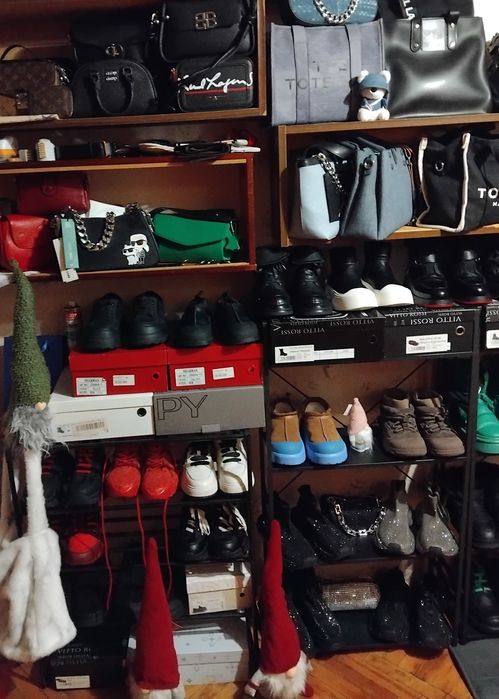 Взуття,сумки,і багато всього..