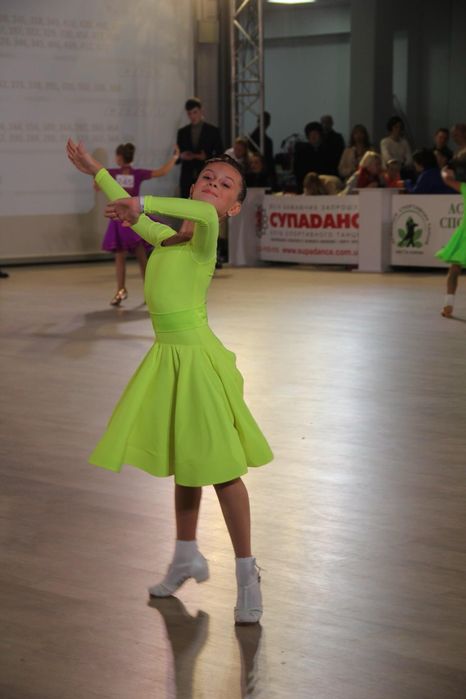 Бальні сукні Оренда