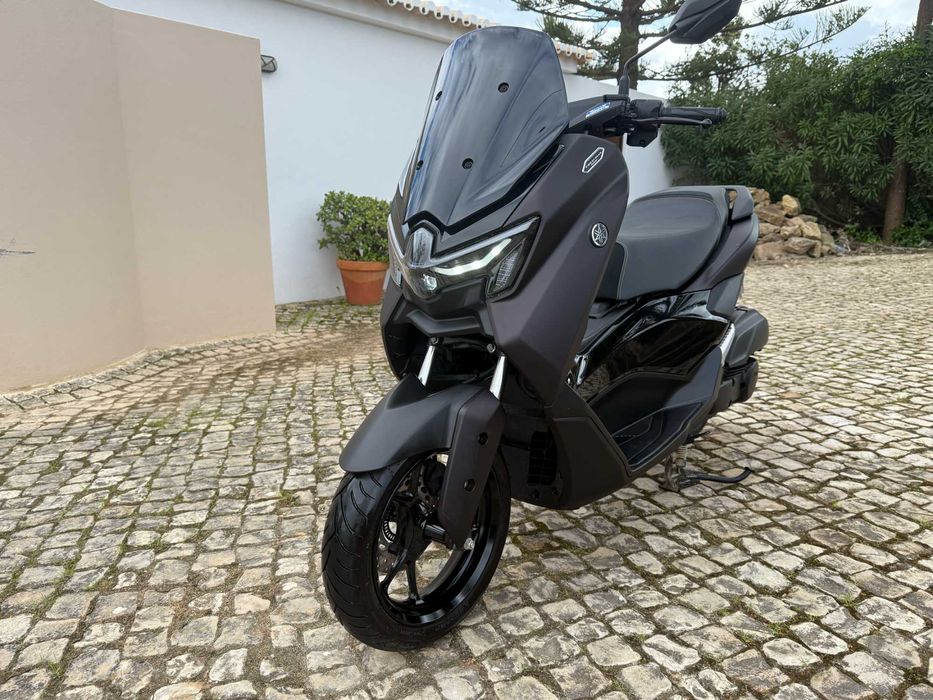 Yamaha NMAX Tech MAX praticamente nova em estado impecável