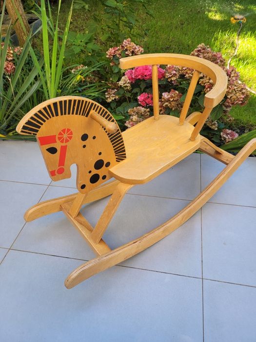 Konik drewniany na biegunach retro