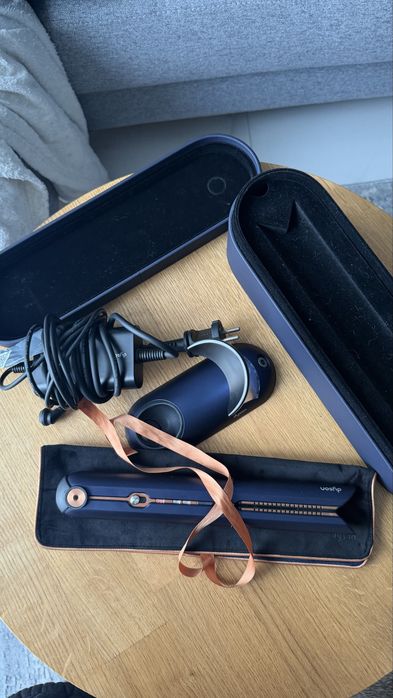 Випрямляч Dyson синій