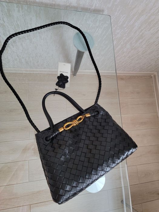 Черная в стиле Bottega Veneta