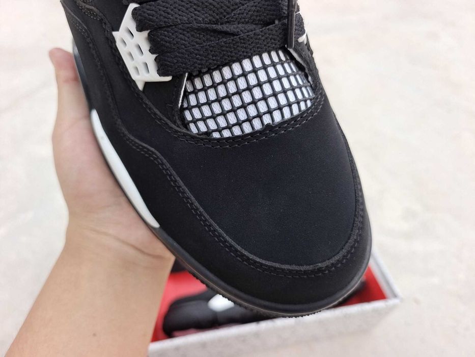 Air Jordan 4 Retro White Thunder r.43