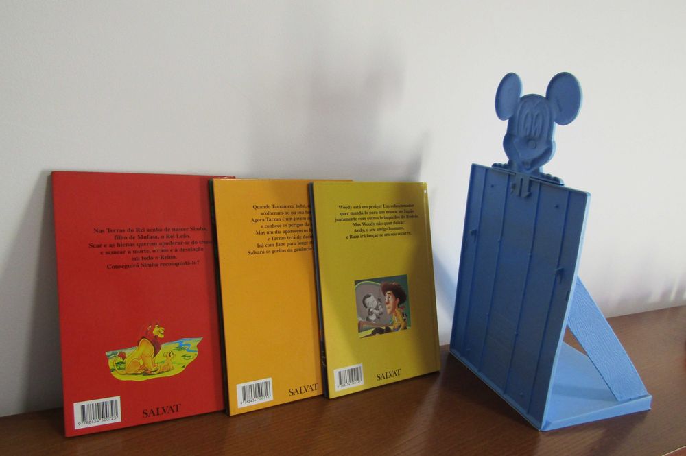 Vendo suporte da Disney mais três livros