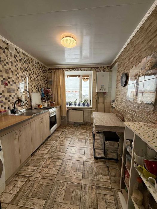 Продаж 4-кімнатної квартири в смт Рокитне  Білоцерківський район