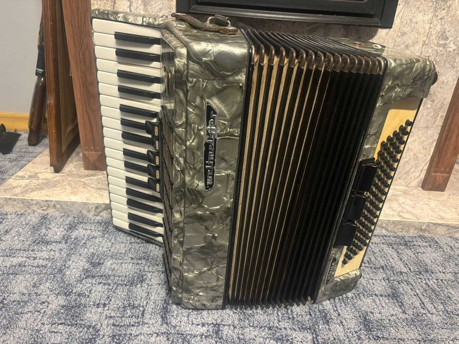Akordeon Weltmeister Stella 80 basów