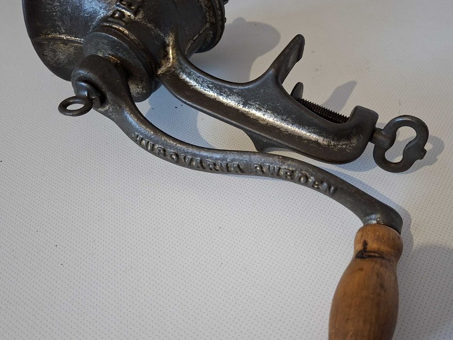 Máquina antiga de picar carne Husqvarna 102 - Sweden