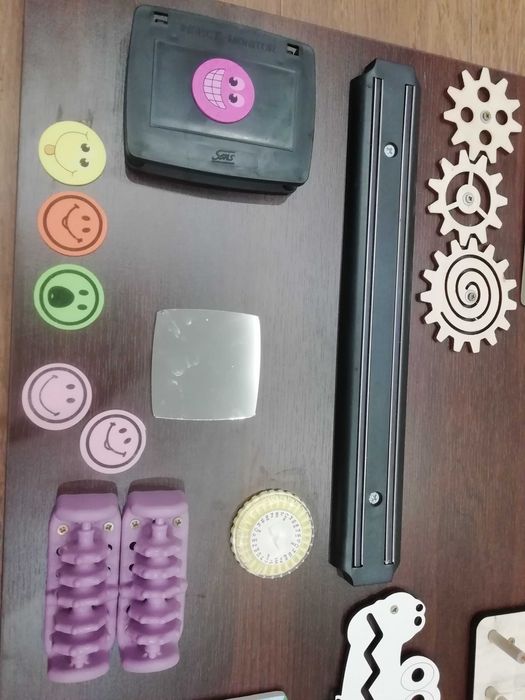 Tablica sensoryczna, manipulacyjna, motoryka, rozwija rączki, jak nowa
