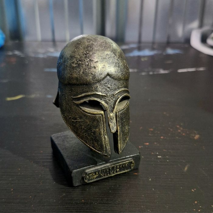 Miniatura Capacete Grego Antigo Hoplita (Efeito Bronze) - 9x6 cm
