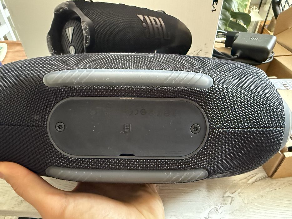 JBL xtreme 4 stan jak nowy, idealny ladowarka, pasek, karton