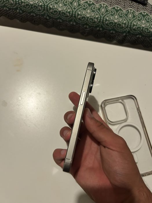 IPhone 15 pro branco