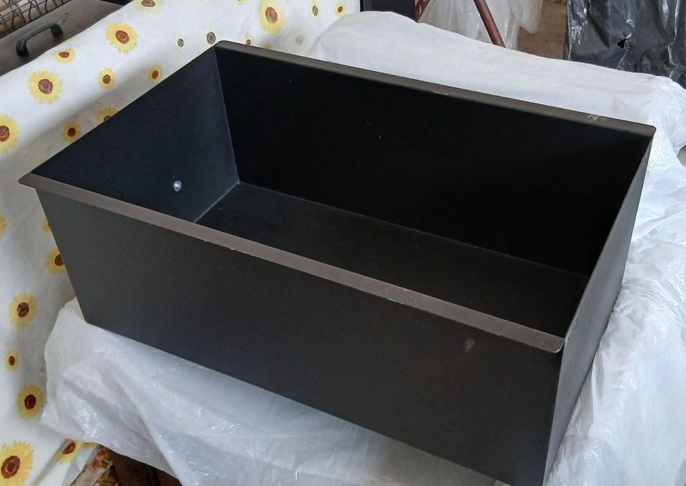 Pojemniki metalowe z uchwytem