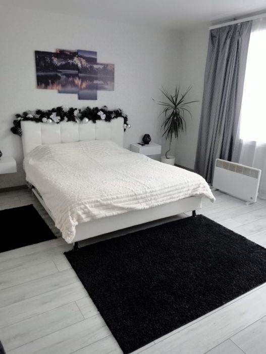 Здам подобово квартиру з великим заскленим балконо