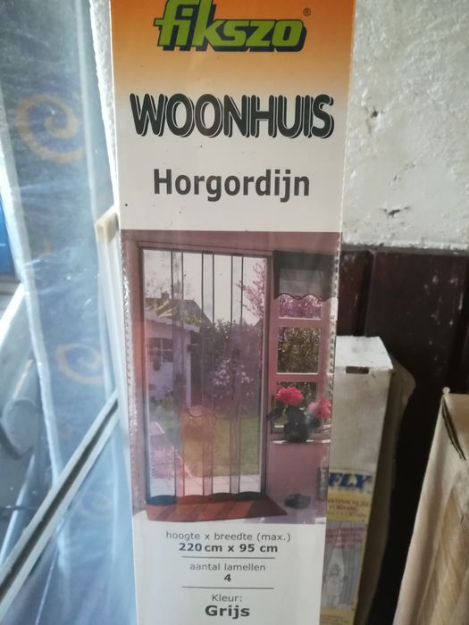 Portas , janelas , fitas  , mosqueteiros