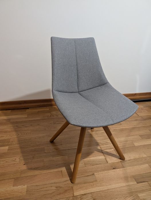 Conjunto mesa de jantar e 4 cadeiras