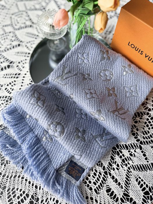 Nowy szal Louis Vuitton Logomania niebieski baby blue