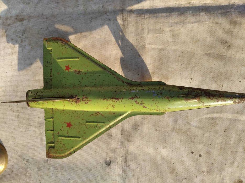 Металева іграшка літак , самолет , 1973 рік  випуску , дзига , юла .