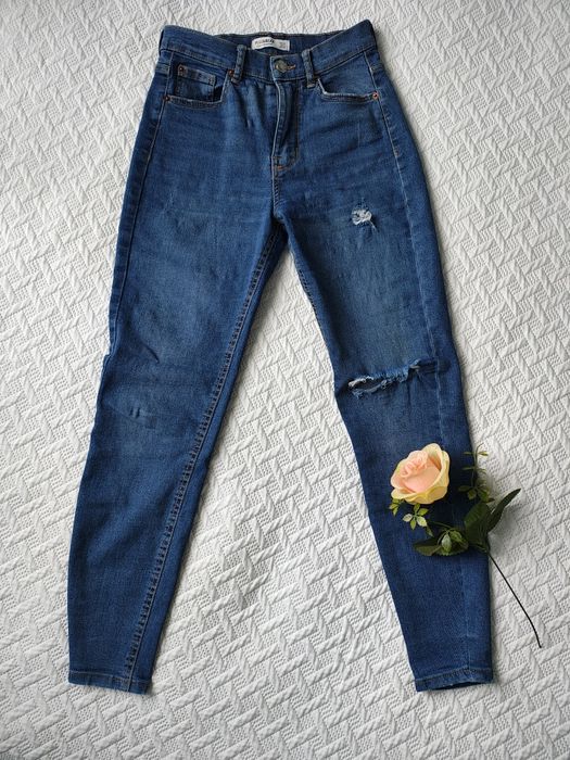 Spodnie z rozdarciami