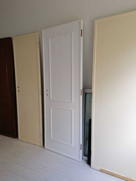 Portas interiores em Casquinha  70cmx199cmx42mm e 59,5x196,8x38mm
