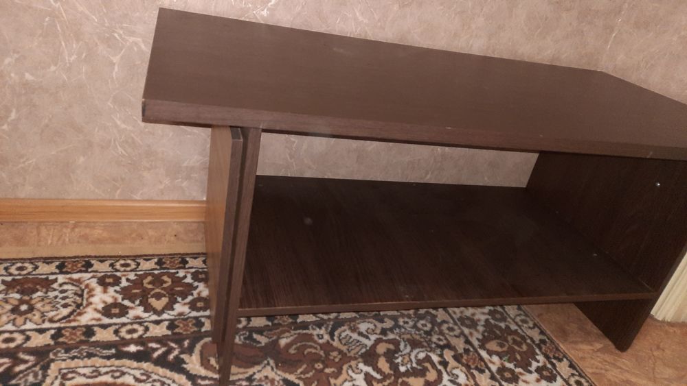 Журнальний столик