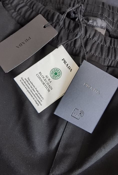 Prada spodnie dresowe z detalami z Re-Nylonu, czarne roz. M