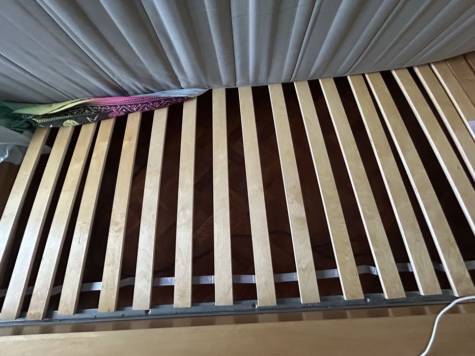 Estrado de ripas IKEA 90x200