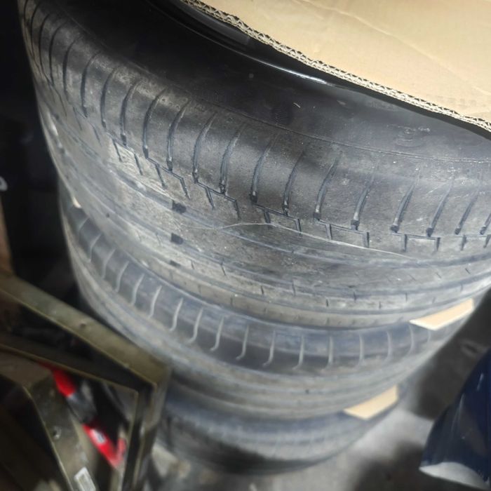 Vendo jante Especiais conjunto de 4 com pneus 225/45 r17para Audi A3