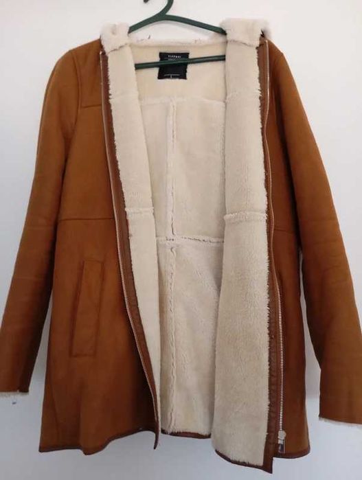 casaco castanho com pêlo
